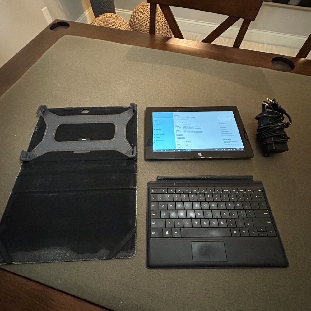Windows Surface Pro Gen 1 - Picture 2 of 9